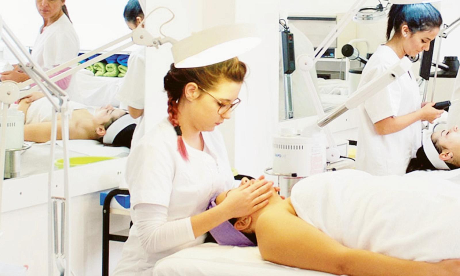 Cna: &ldquo;Estetiste e acconciatori, un disastro&rdquo;