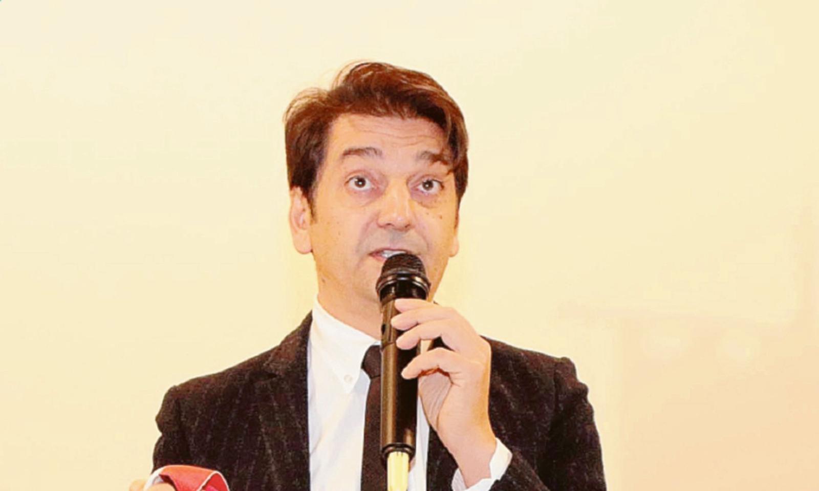 "Io non aspetto n&eacute; Zaia, n&eacute; Conte. Sono pronto a riaprire chiese e bar&rdquo;