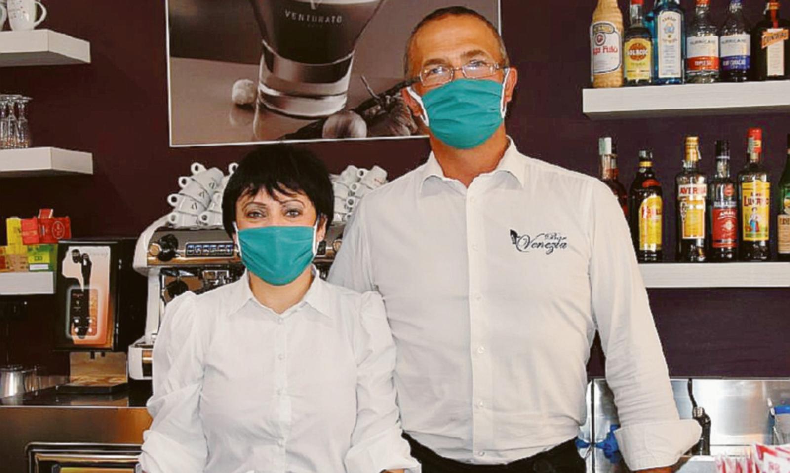 Bar e parrucchieri, si riprende