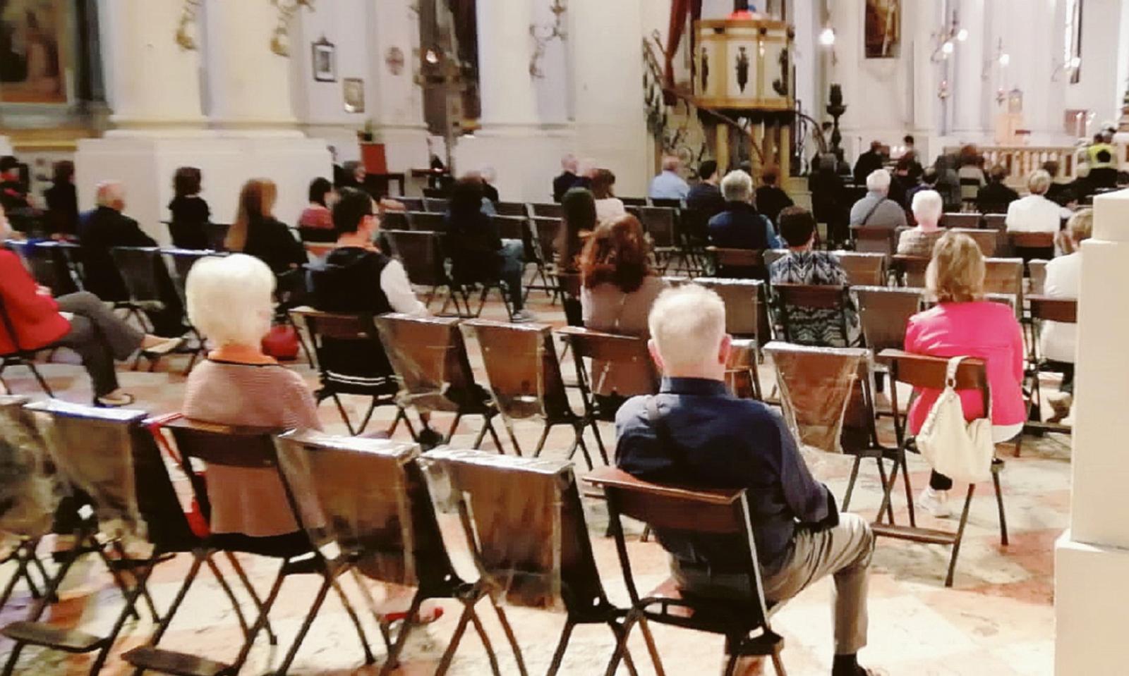 Messe, i fedeli rispettano le regole