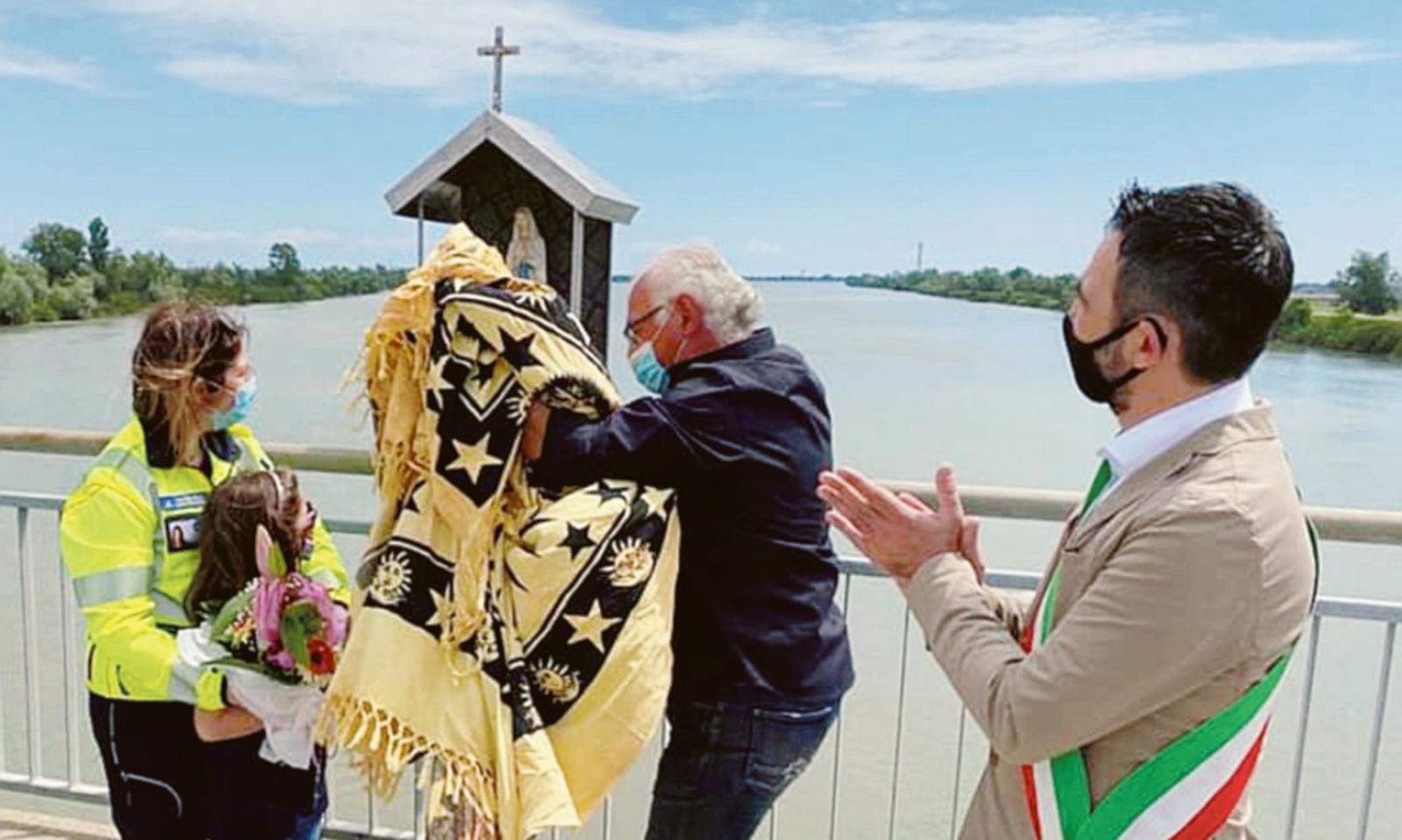 Un segno di speranza sul ponte: inaugurata la Madonnina