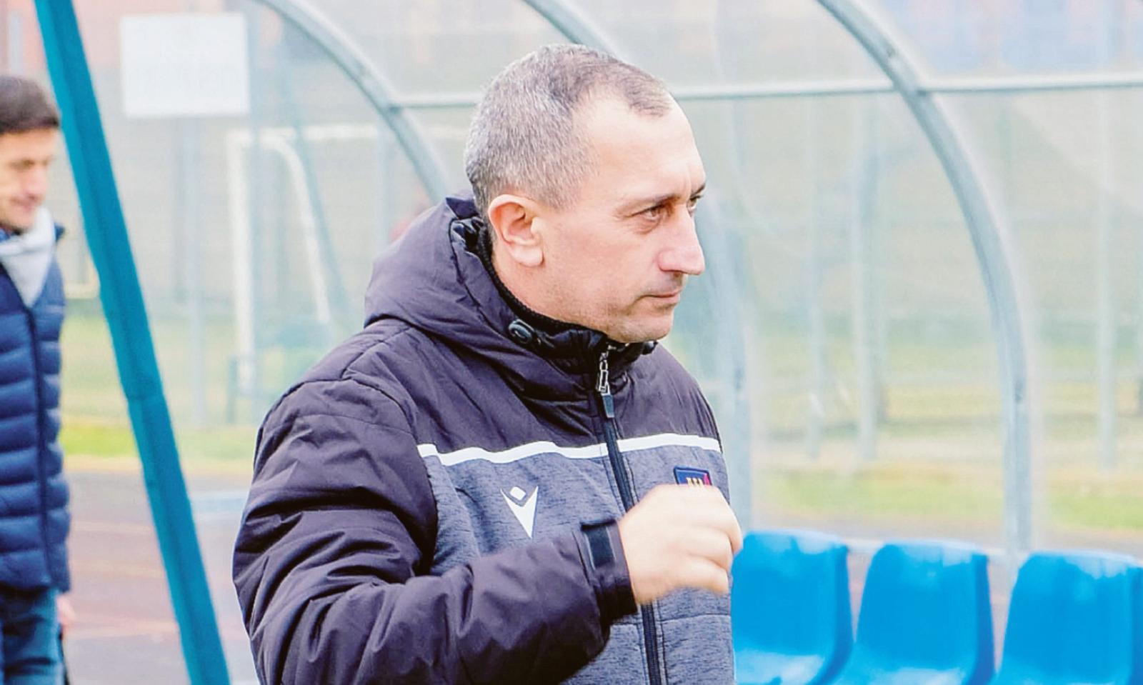 Adriese, Meneghello resta