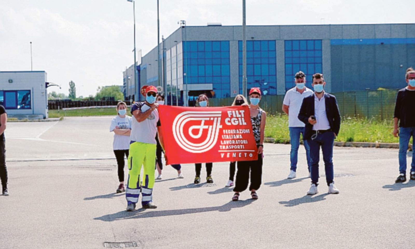 Turni comunicati all'ultimo, rivolta alla Geodis