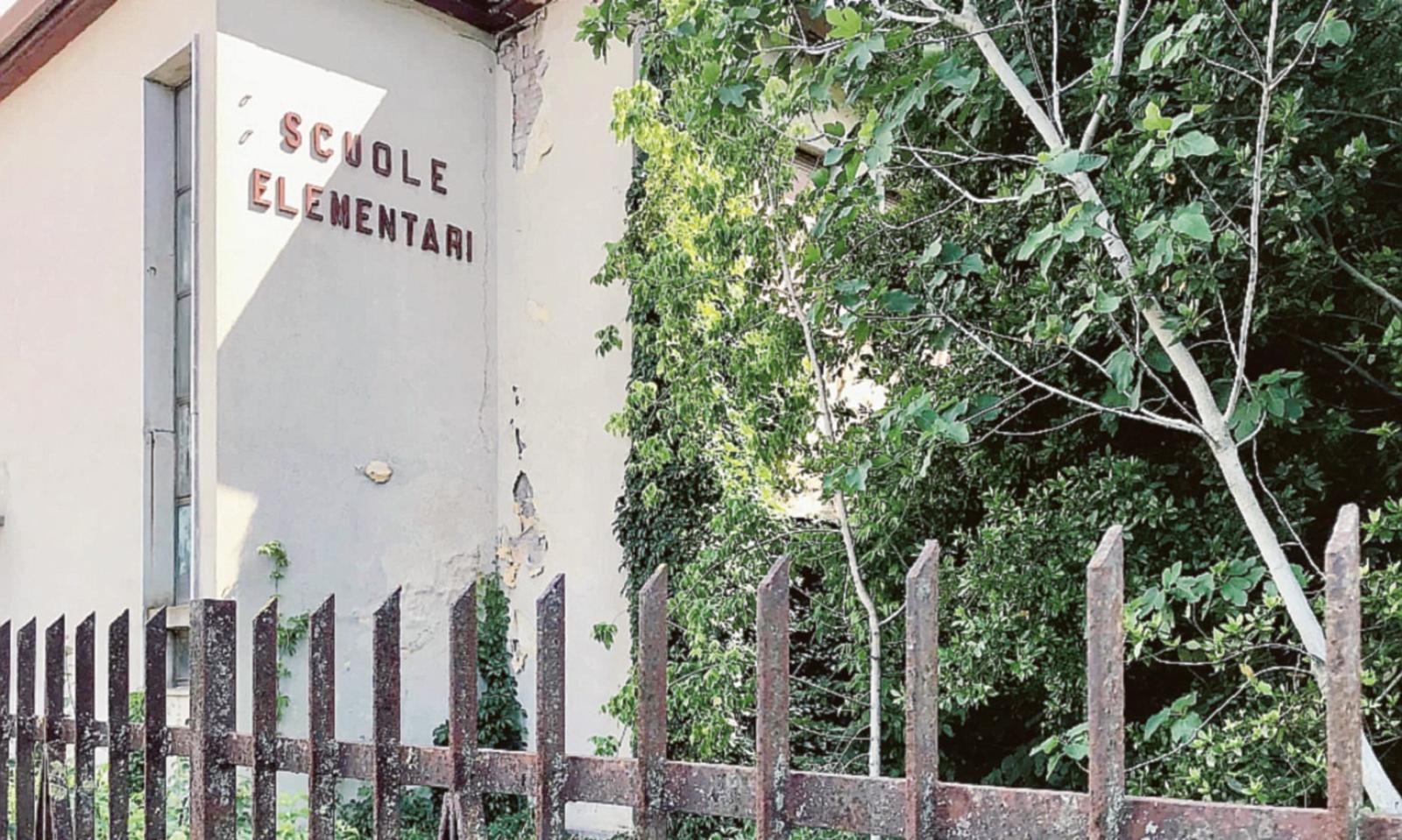 &ldquo;C&rsquo;&egrave; il degrado nelle ex scuole&rdquo;