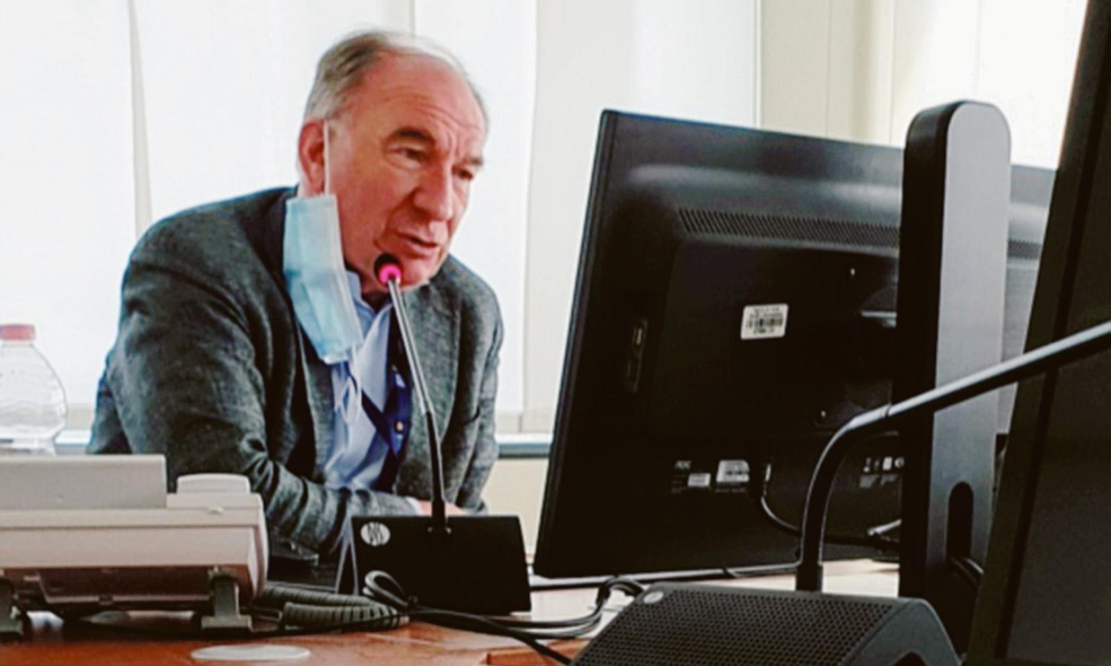 Tamponi pure per gli asintomatici