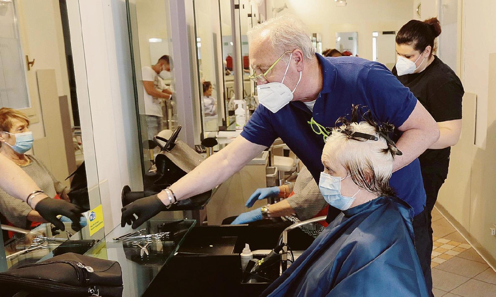 Nei saloni: pi&ugrave; lavoro, meno clienti