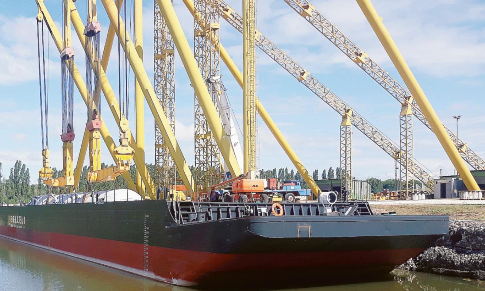 Maxi chiatta made in Porto Viro