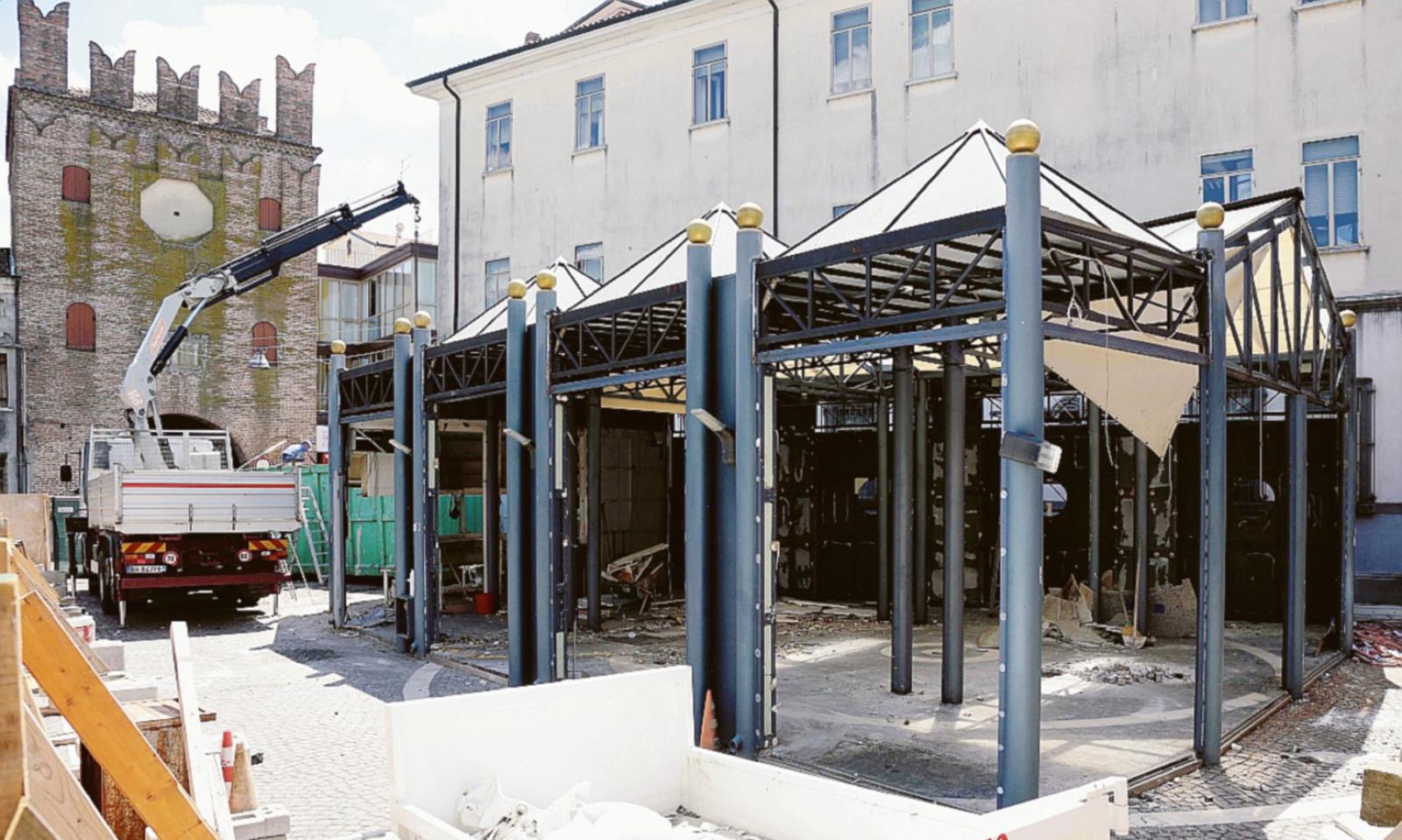 Il Chiosco compie  due anni da abusivo