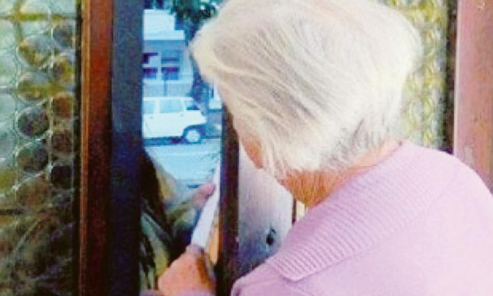 Scacco matto agli infami truffatori degli anziani