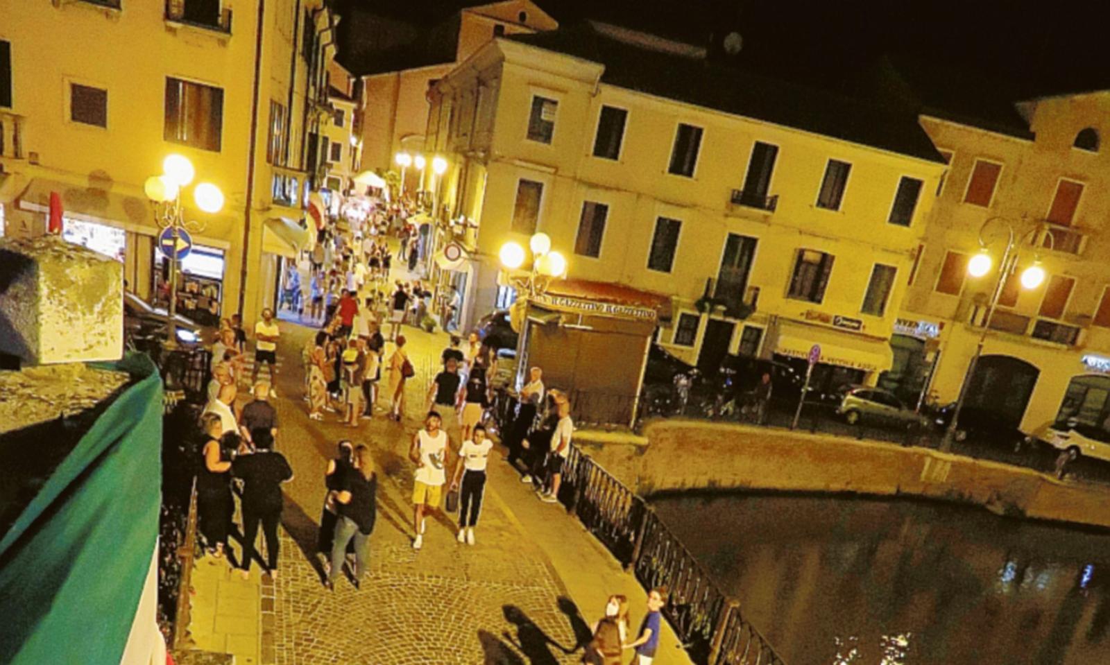 La grande serata dello shopping, negozi aperti fino a tardi