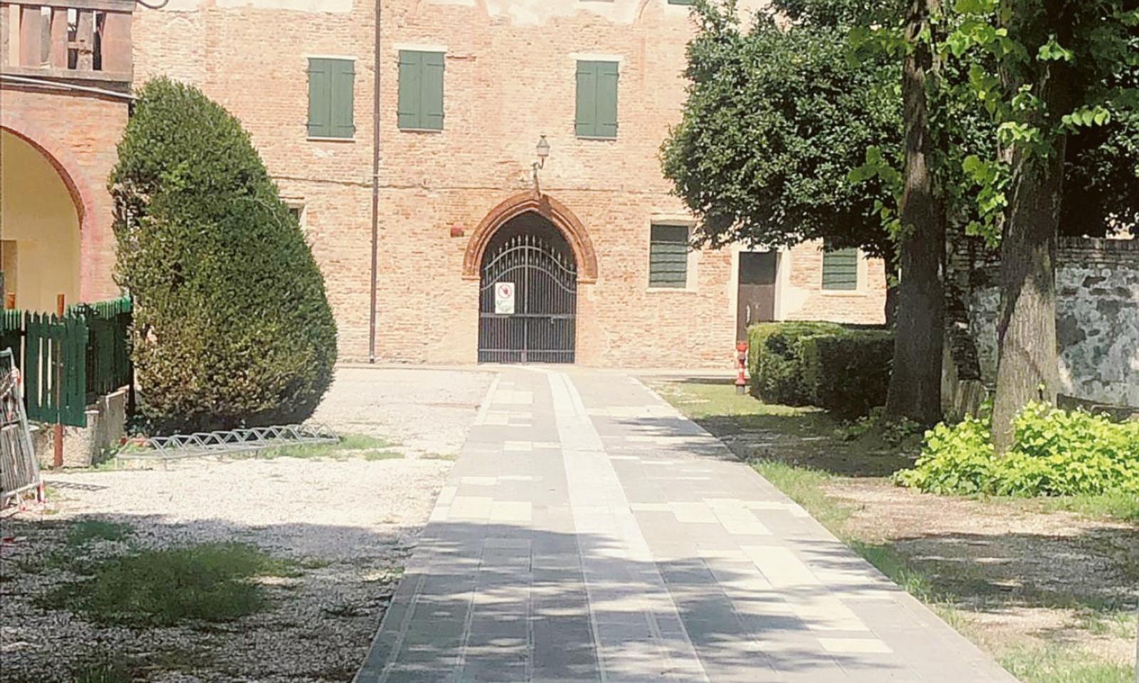 Abbazia, il vialetto &egrave; sistemato