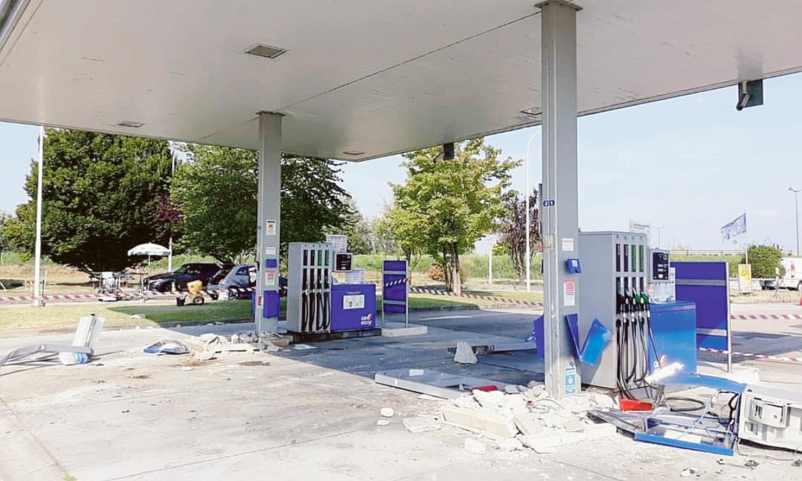 Assalto al distributore del &ldquo;Faro&rdquo;