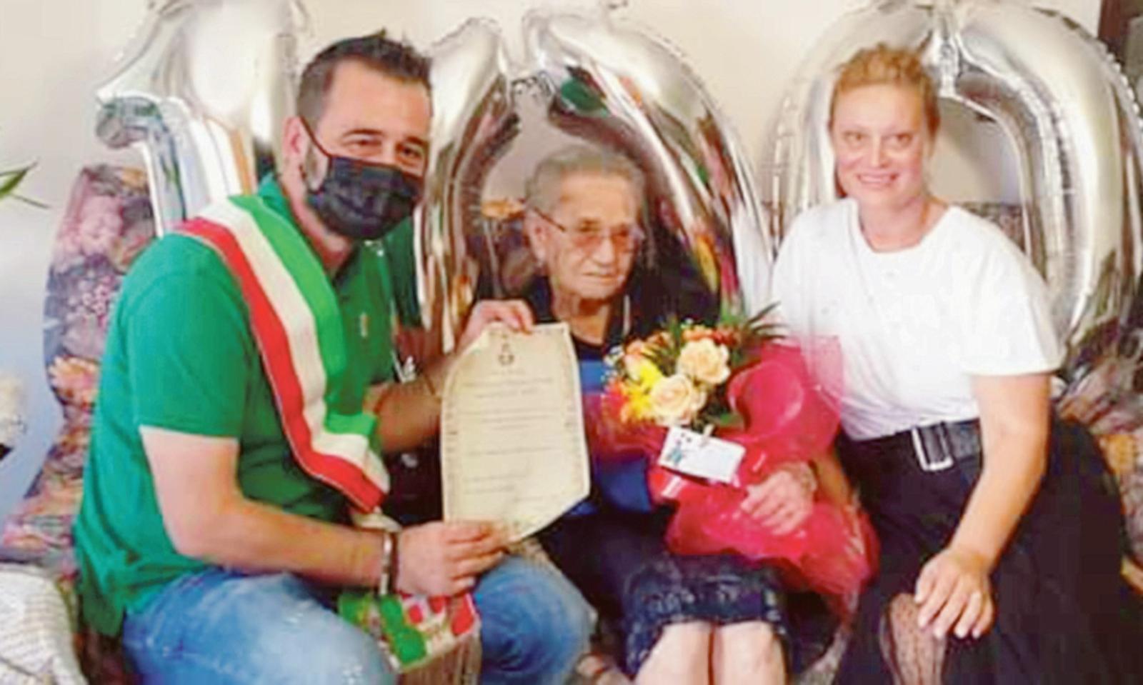 Nonna Venerina festeggia i cento anni