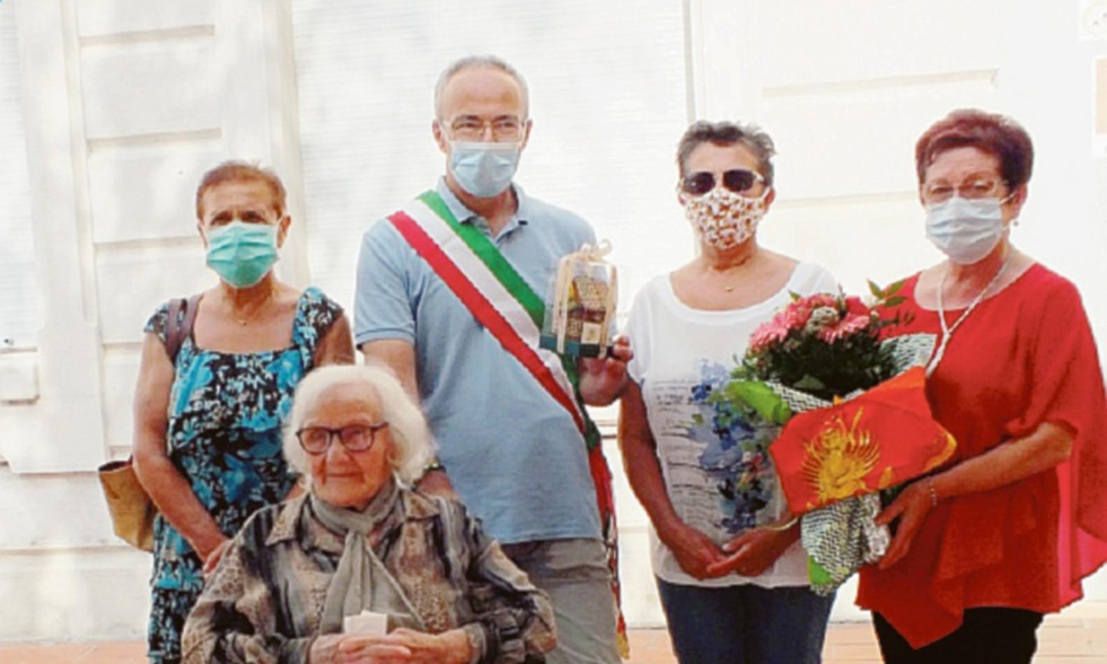 Super compleanno per Linda Passarella: raggiunto il secolo di vita, festa alla &ldquo;Bottoni&rdquo;