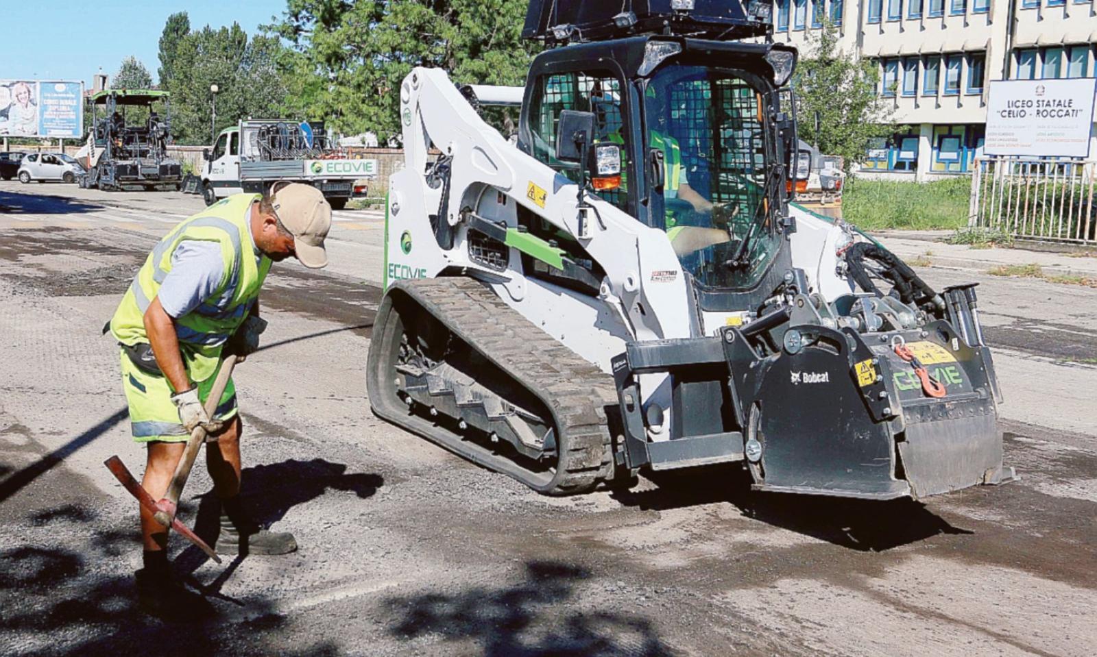 In via De Gasperi un nuovo asfalto per gli studenti