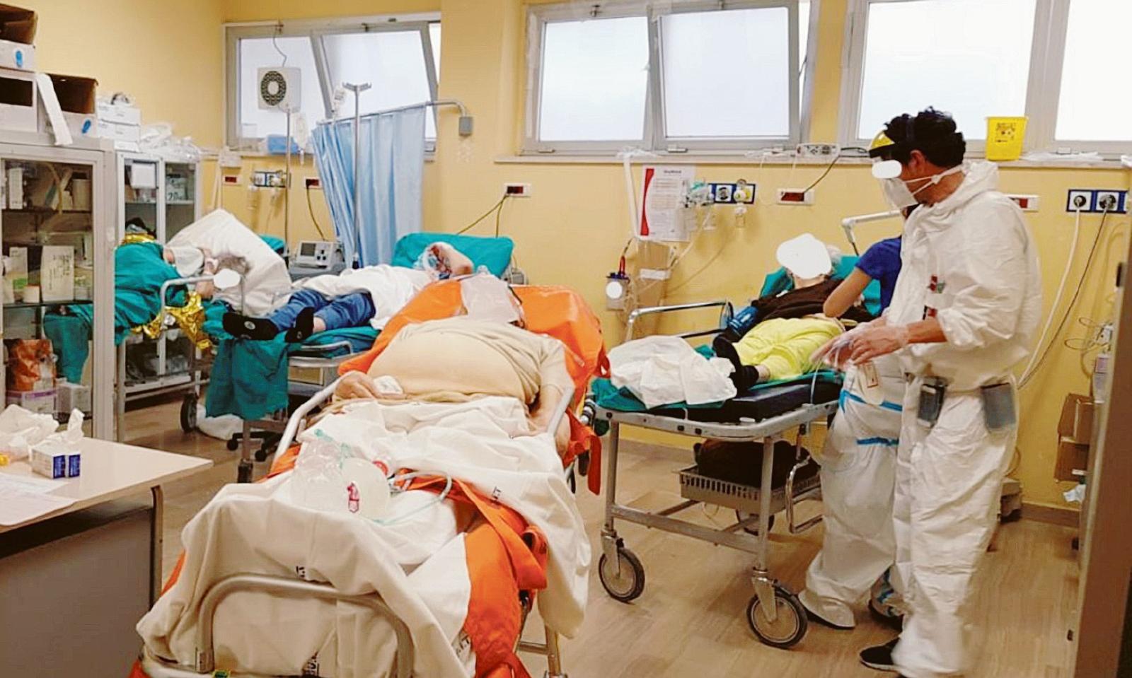 Test pre ricovero, odissea di 9 ore su una barella