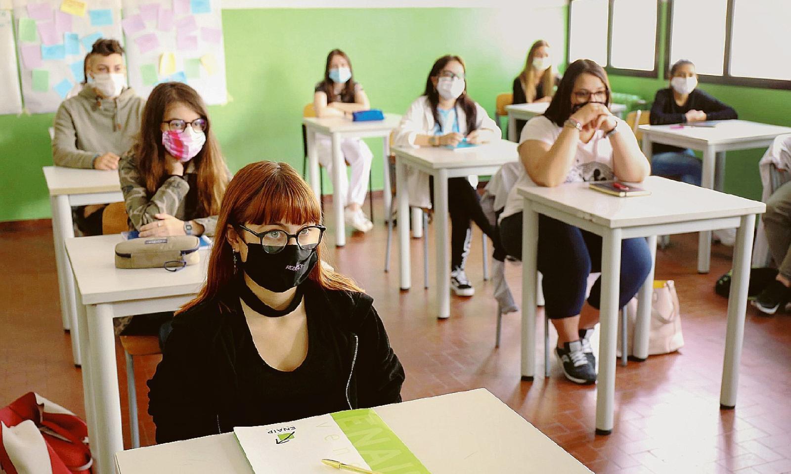 Arriveranno sei milioni di mascherine. E tanti dubbi