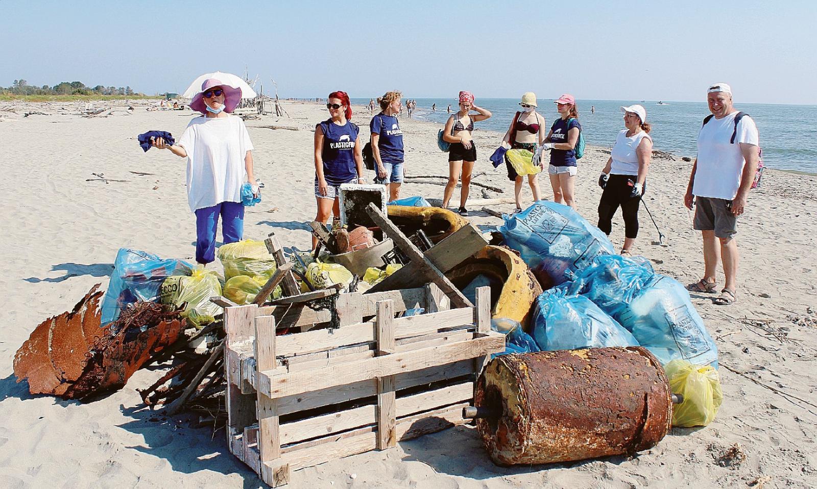 Una tonnellata di rifiuti in meno grazie ai volontari