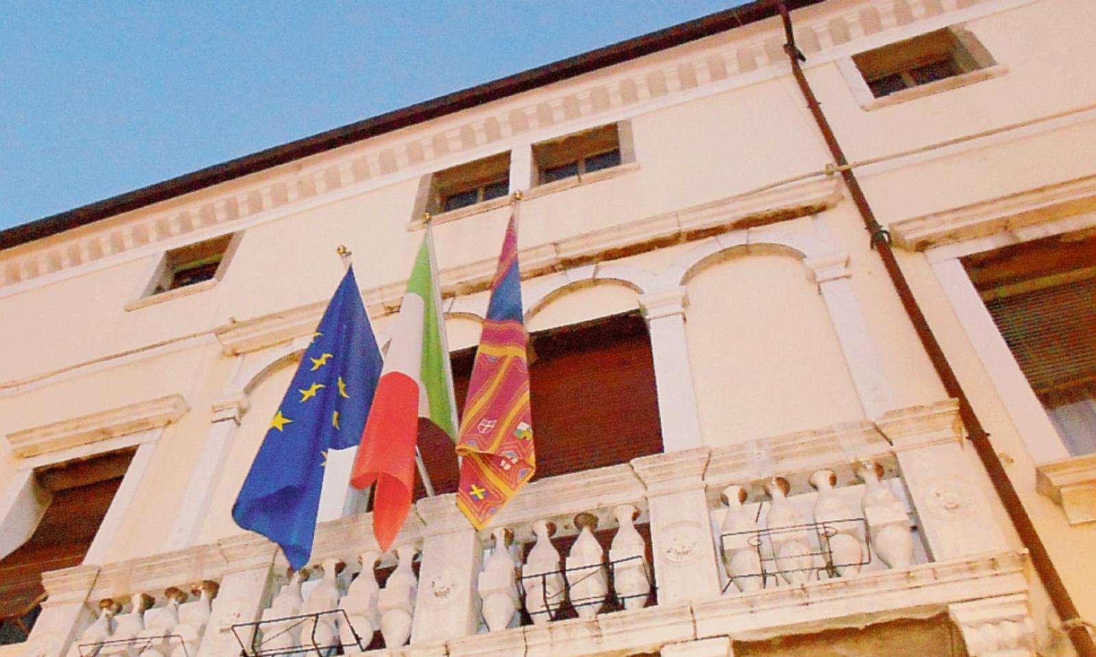 Consiglio comunale blindato, con carabinieri e Digos