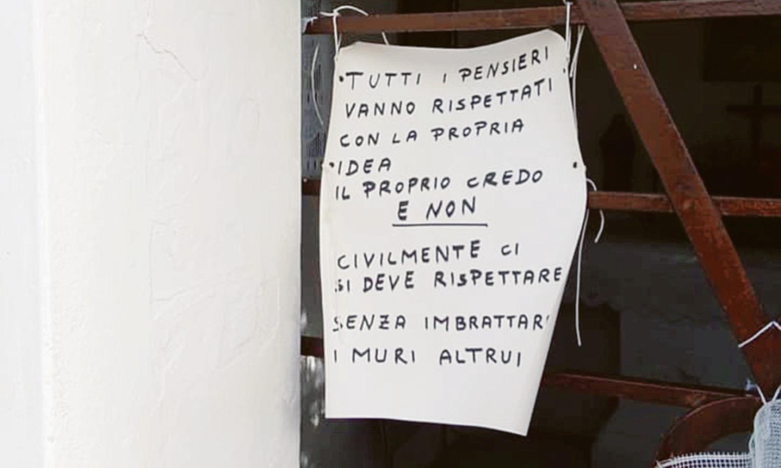 Capitello sfregiato e poi subito ripulito. Ma resta l'amarezza 