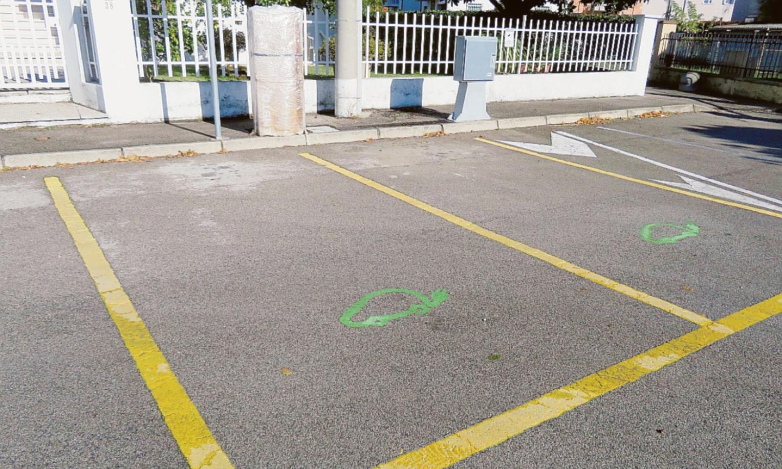 Colonnine senza corrente elettrica. Da prima del lockdown