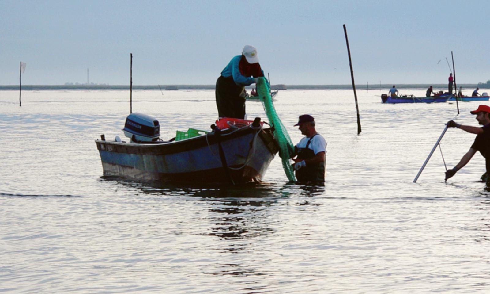 Pescatori in rivolta contro il loro Consorzio: &ldquo;Vogliamo il nostro specchio d&rsquo;acqua&rdquo;