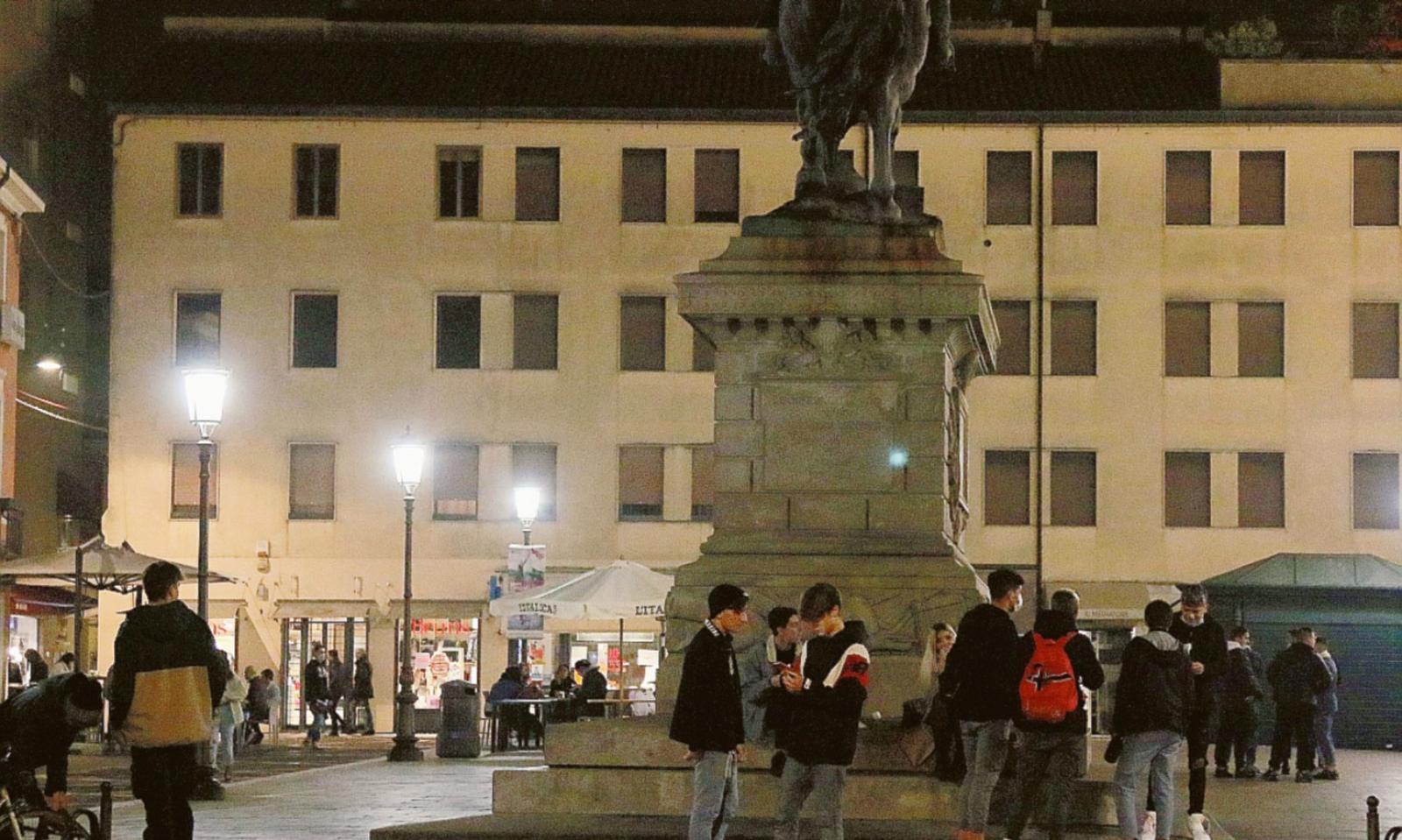 L&rsquo;ultima notte &egrave; senza mascherine