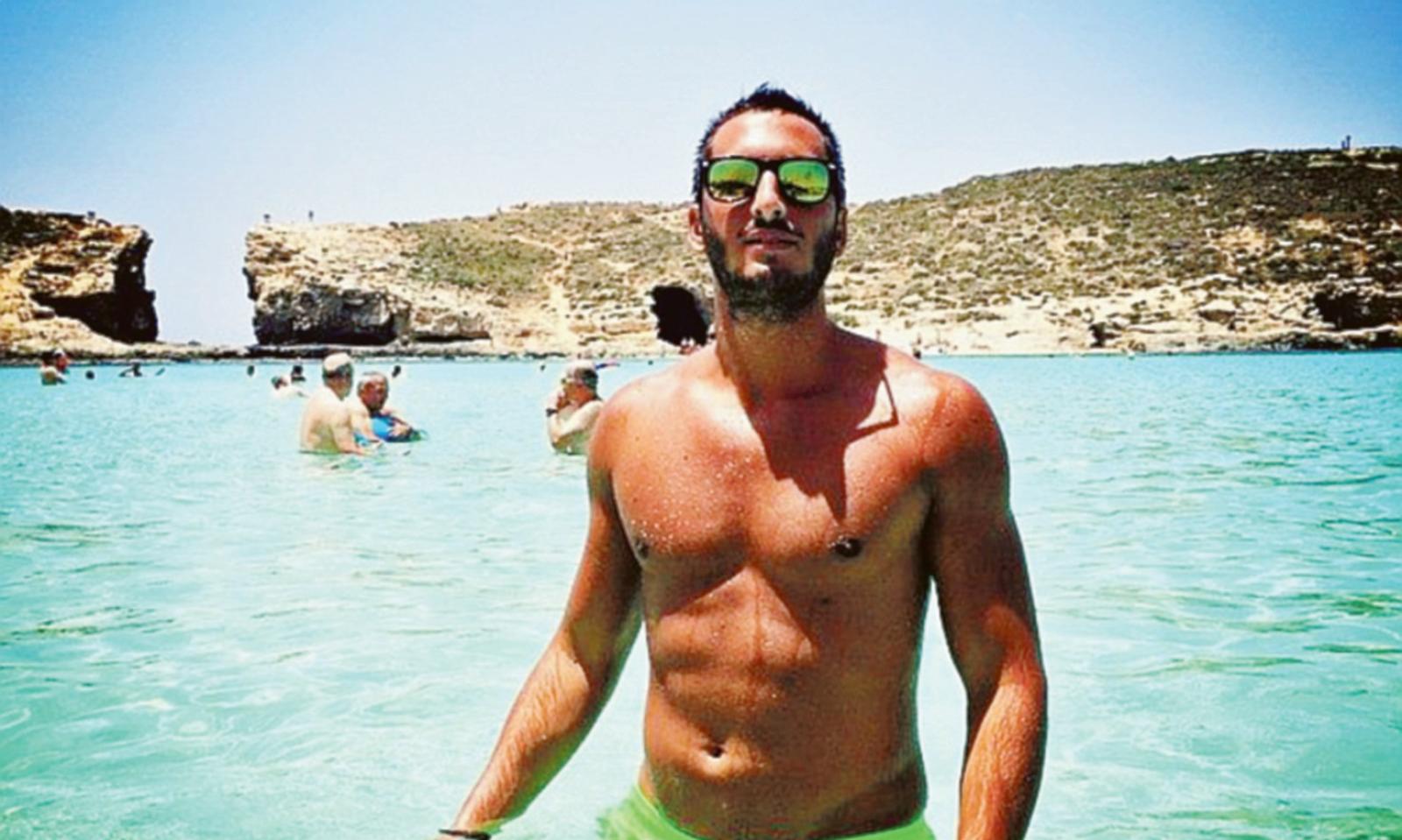 "Un ragazzo sano, sportivo, amante della vita. Morto a 34 anni senza un perch&eacute;"