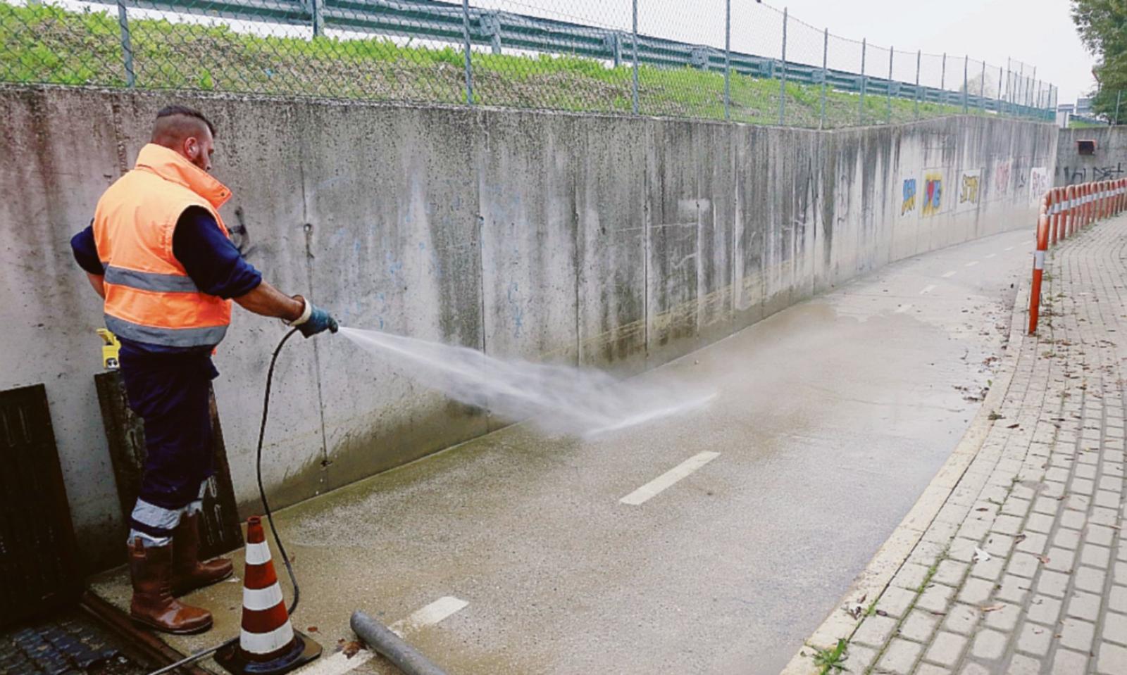 Via Stacche, ripulito finalmente il sottopasso