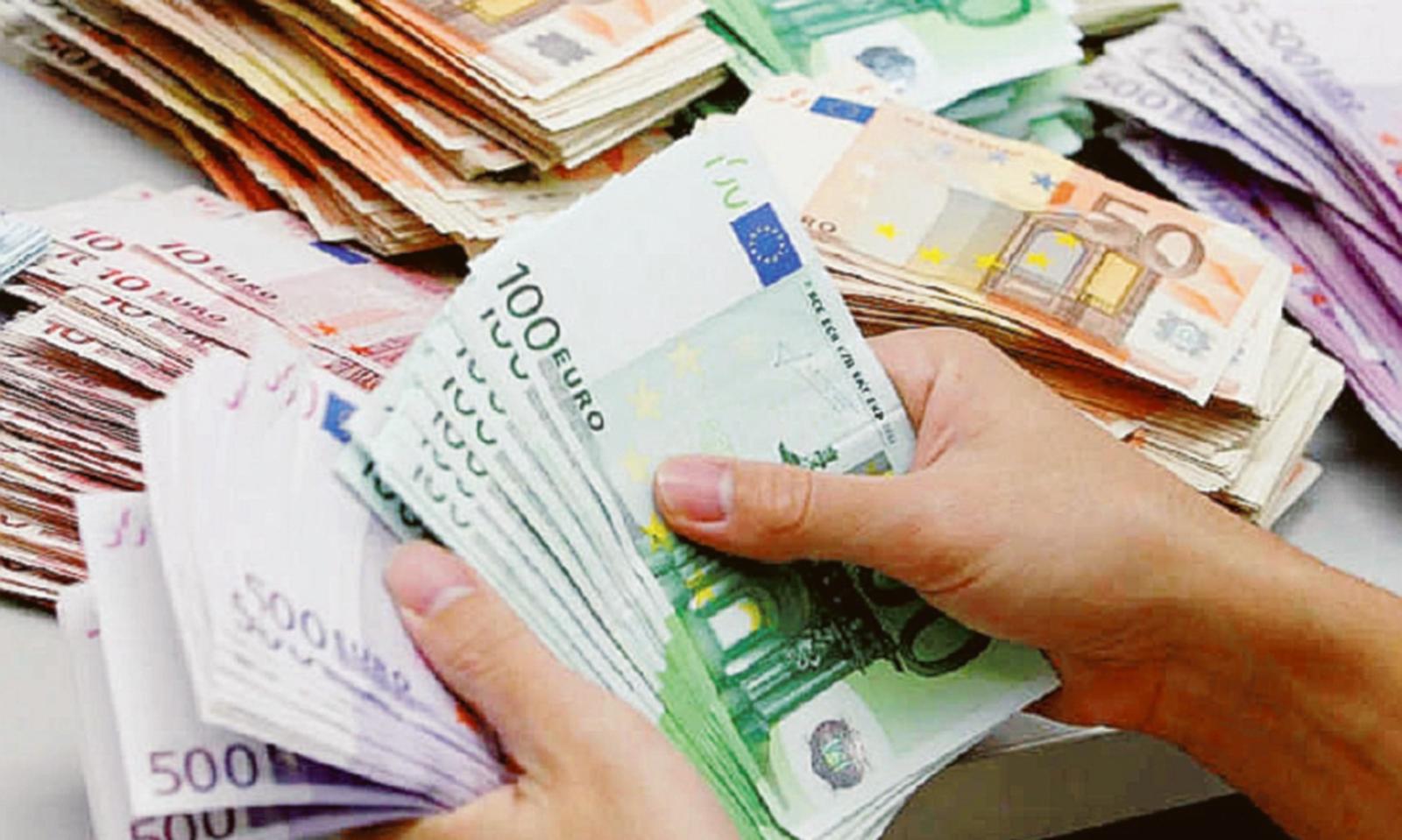 Arrivano i fondi per arredi e didattica alla scuola 