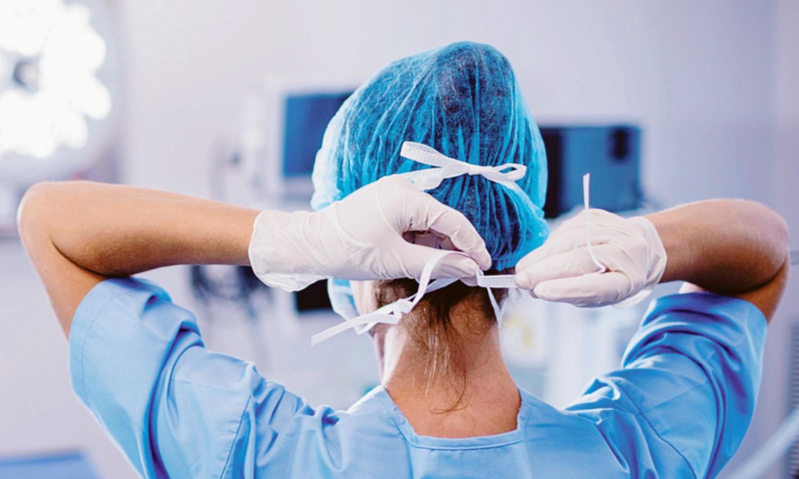 "E dire che ci chiamavano eroi. Ora ci insultano o si allontanano"