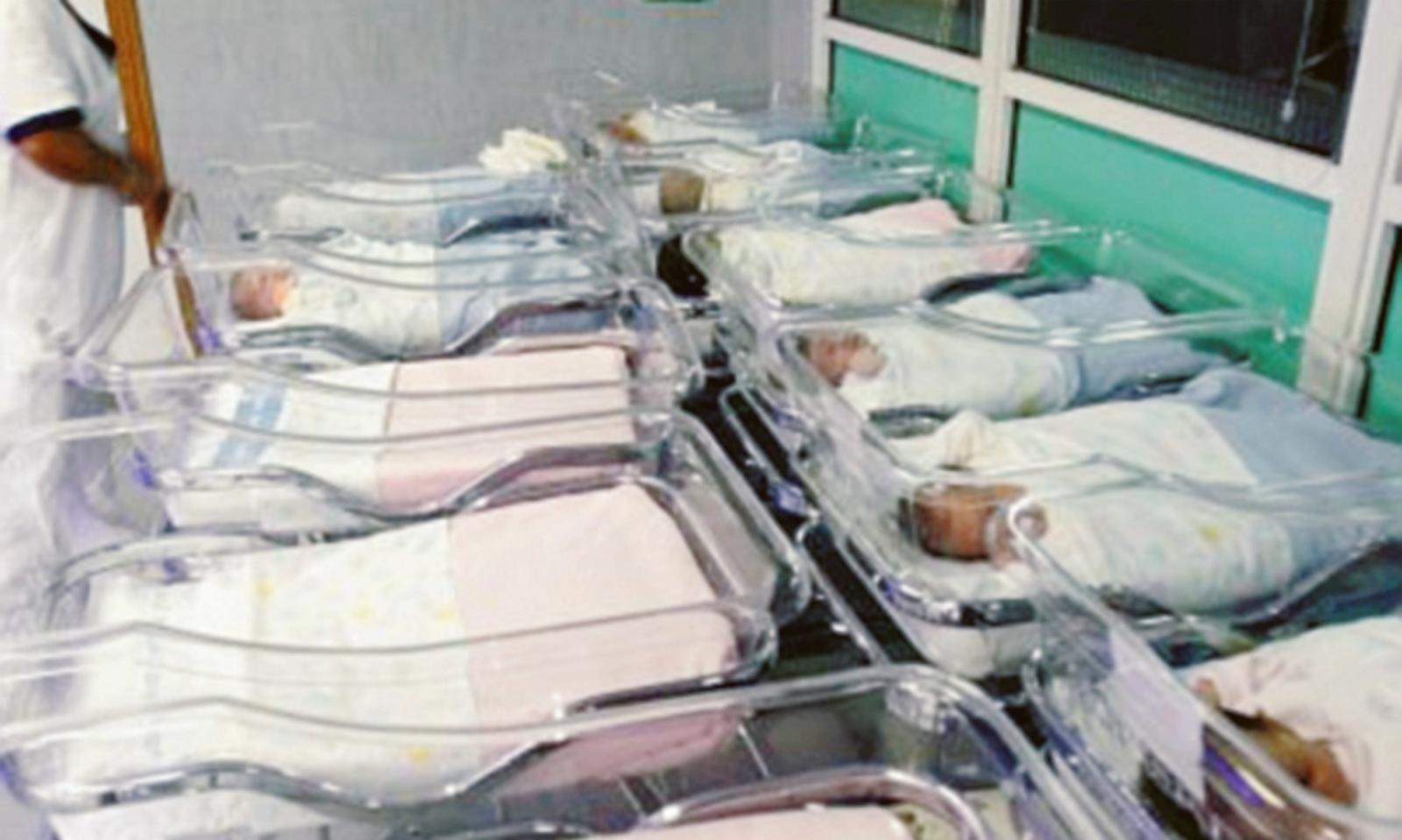 Il virus fa paura, culle sempre pi&ugrave; vuote