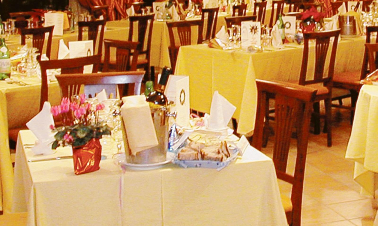 Fidanzati e famiglie separate a Natale dal Dpcm: "Folle"