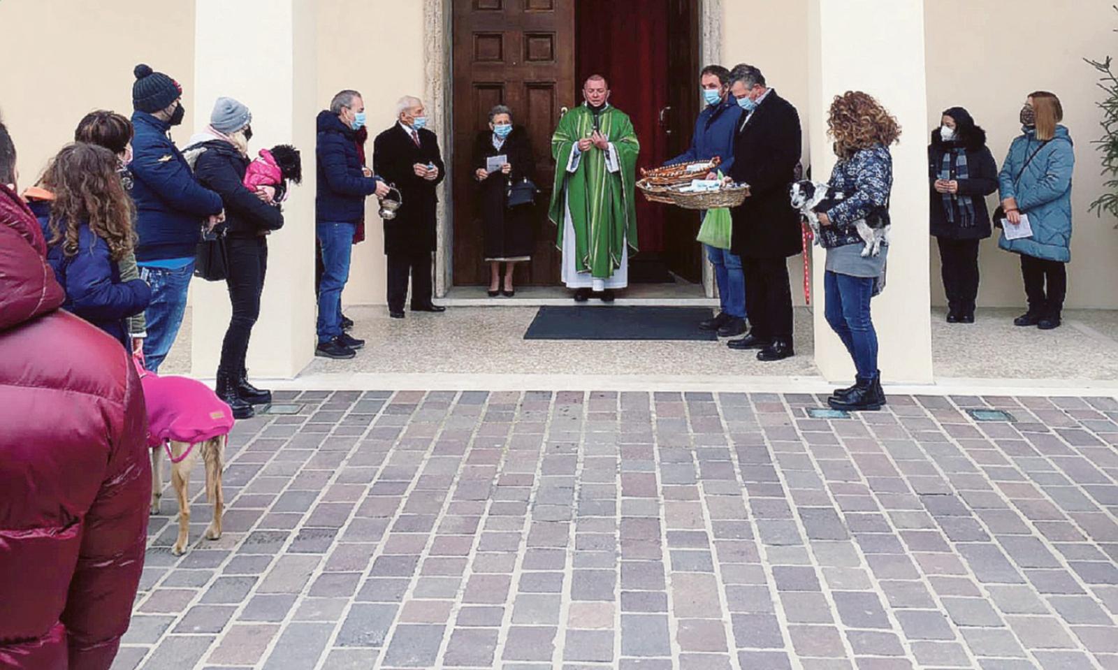 Dopo la messa, la benedizione ai nostri amici animali