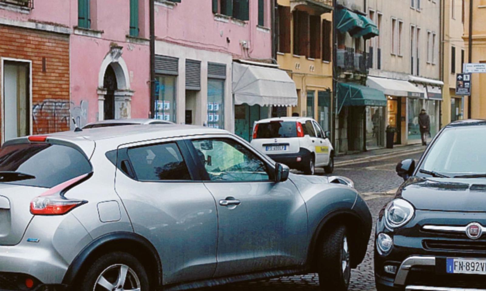 &ldquo;Entro il 31 marzo stop alle auto in piazza Merlin. Arriva il varco".
