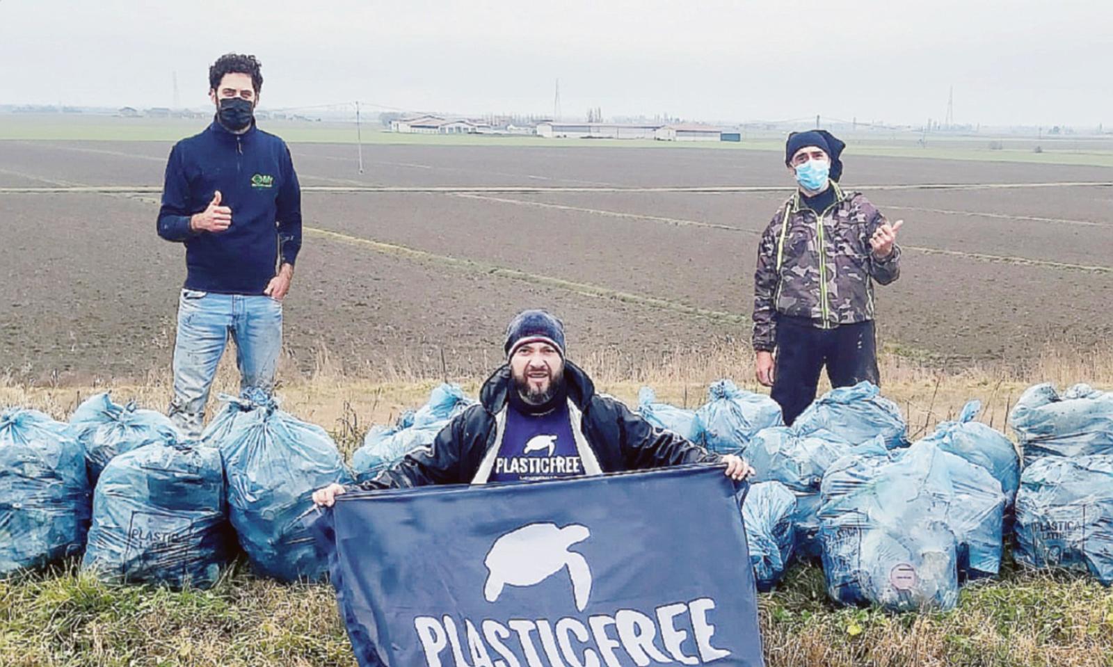 In mezzo al fango per un Po pulito