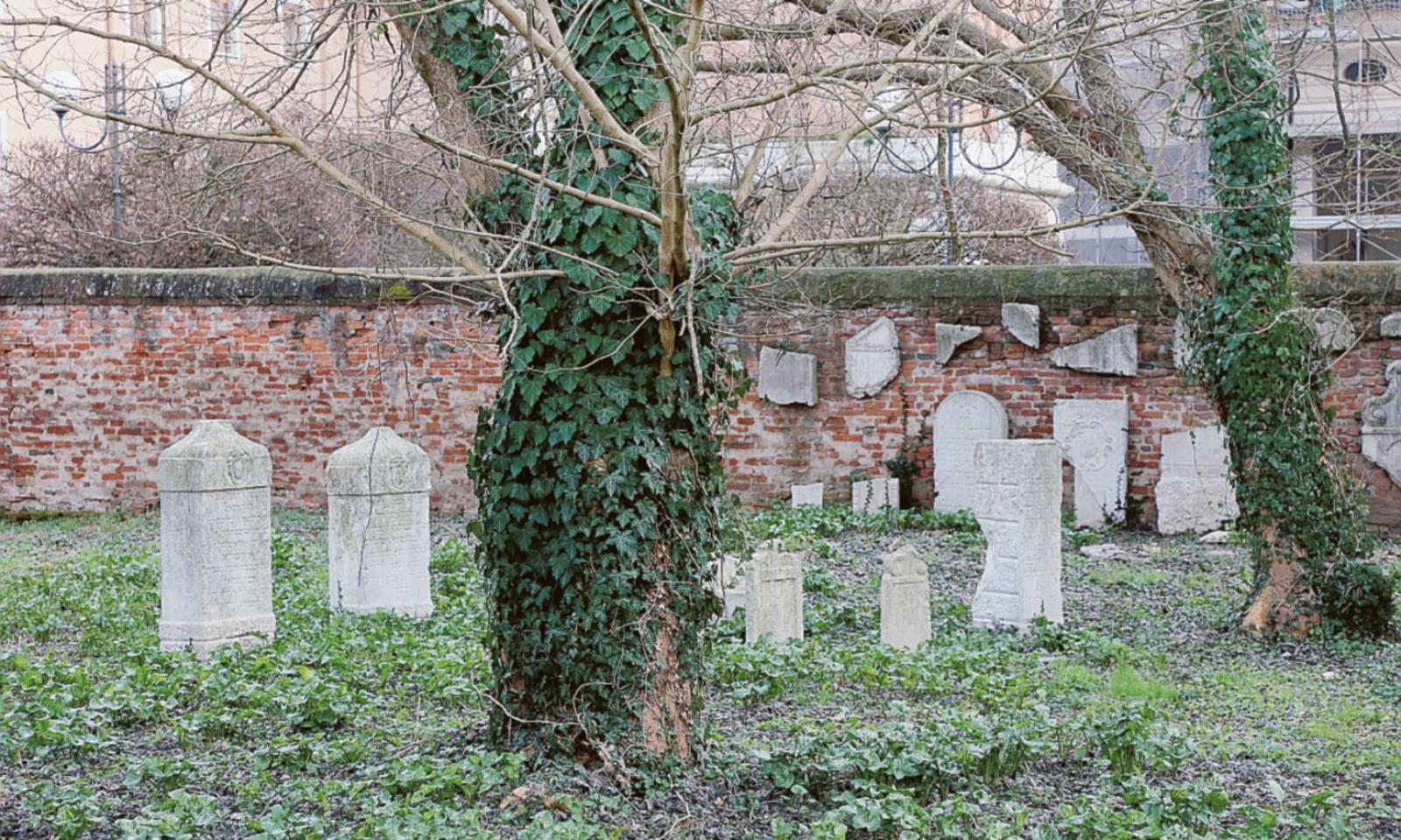 Cimitero ebraico nell&rsquo;incuria