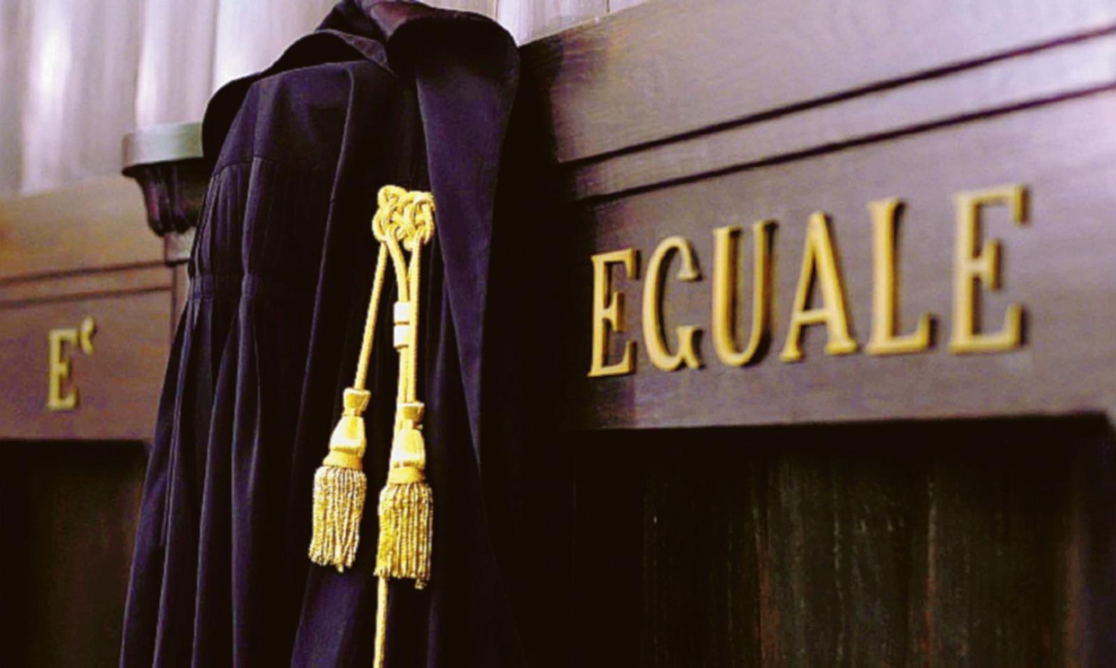 &ldquo;Favori al finanziere perch&eacute; fornisse notizie riservate&rdquo;