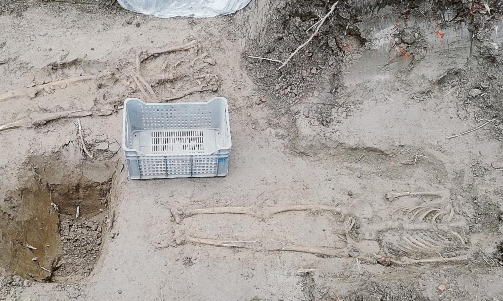 Incredibile scoperta: in chiesa quattro antiche tombe, con altrettanti scheletri