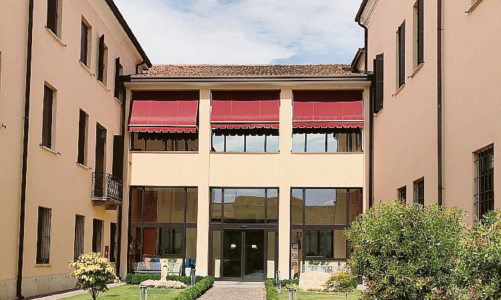 Non solo abbracci, tornano i servizi e l'animazione in Casa Albergo