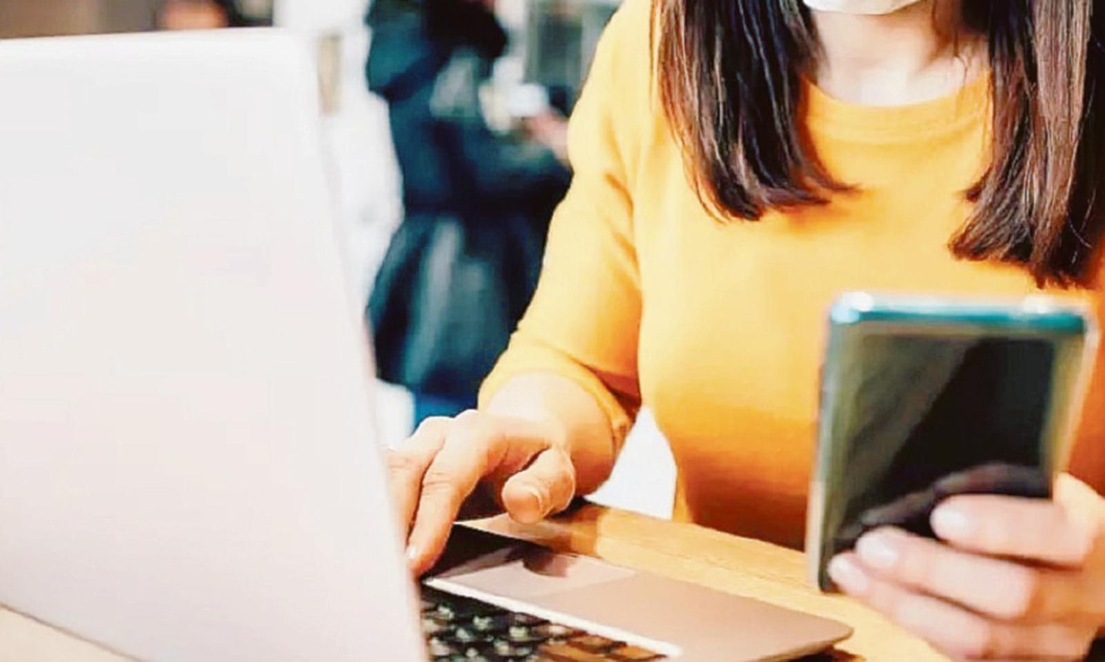 Il virus mette le ali all&rsquo;on line