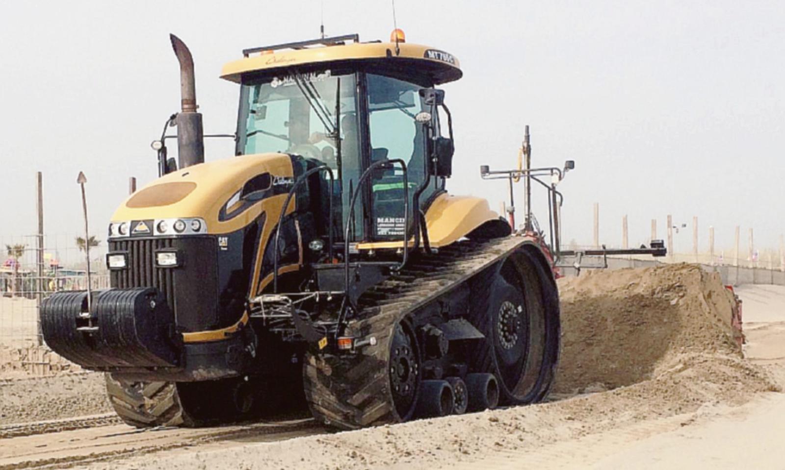 Al lavoro per preparare le spiagge