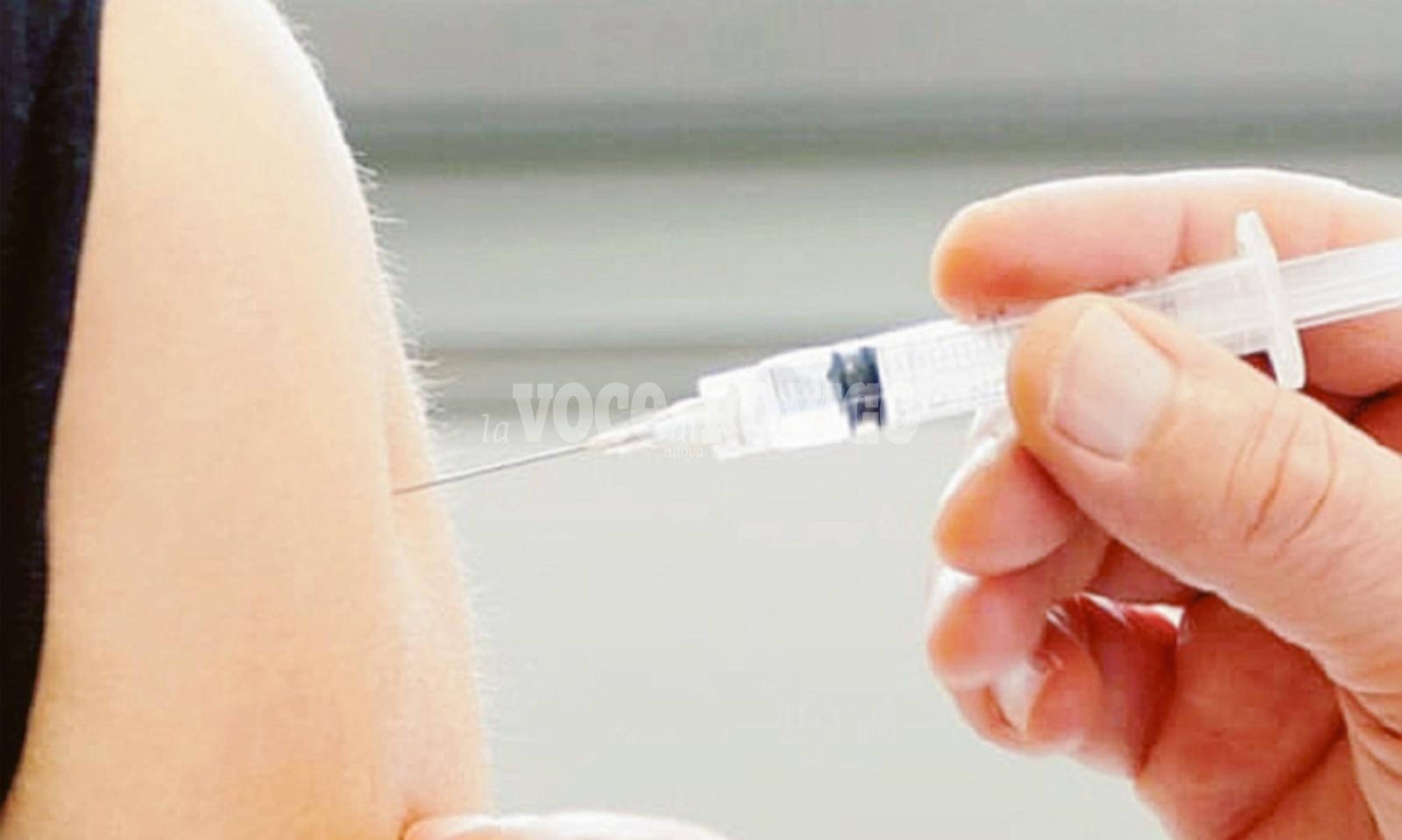 La protesta: &ldquo;Astrazeneca ai grandi anziani&rdquo;