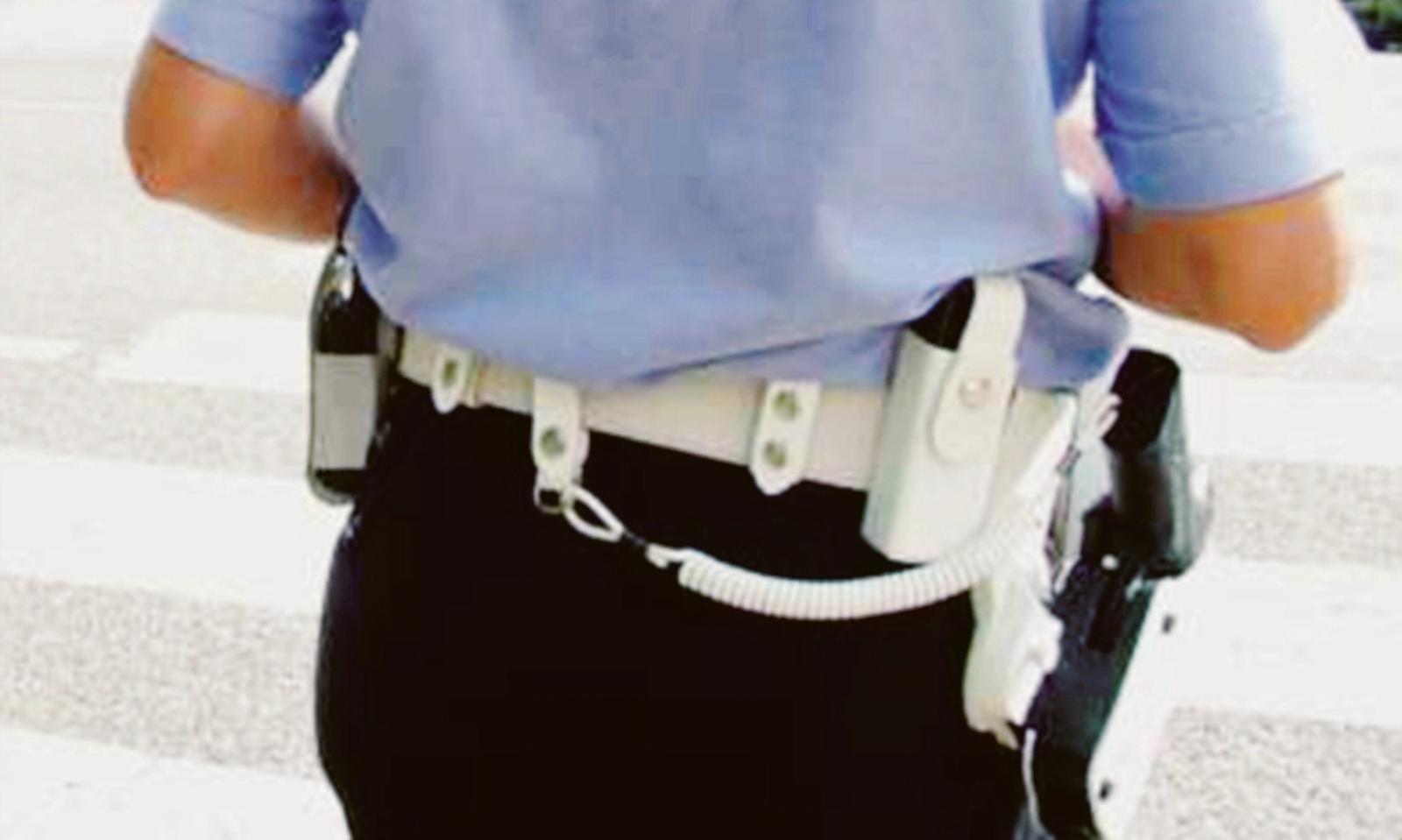 Armi ai vigili, polemica senza fine