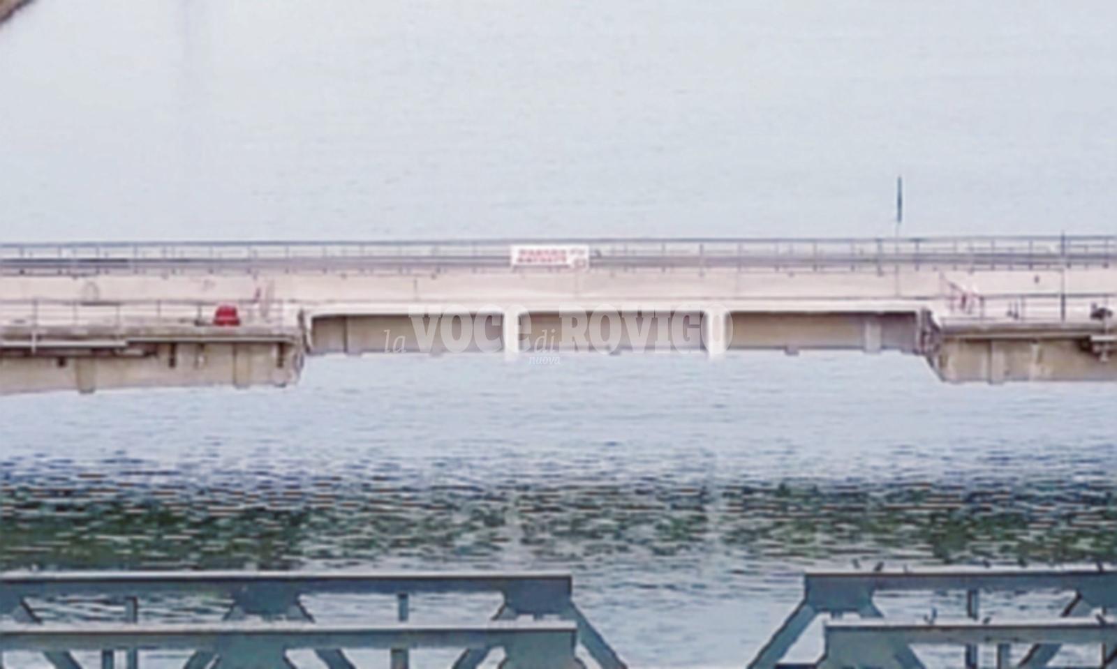 Ponte sul Brenta, passa col rosso e rischia grosso