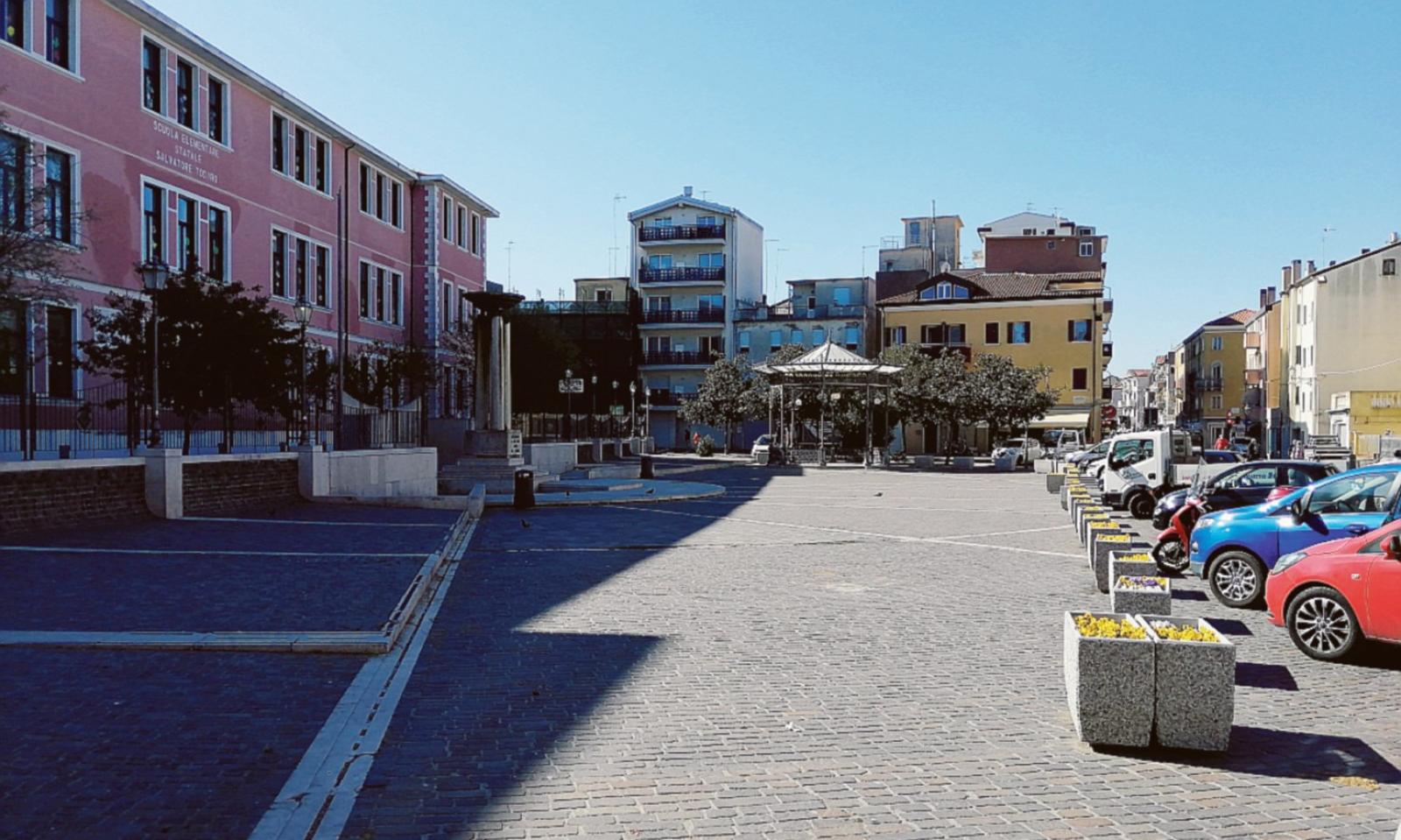 Piazza Todaro, il dibattito si infiamma