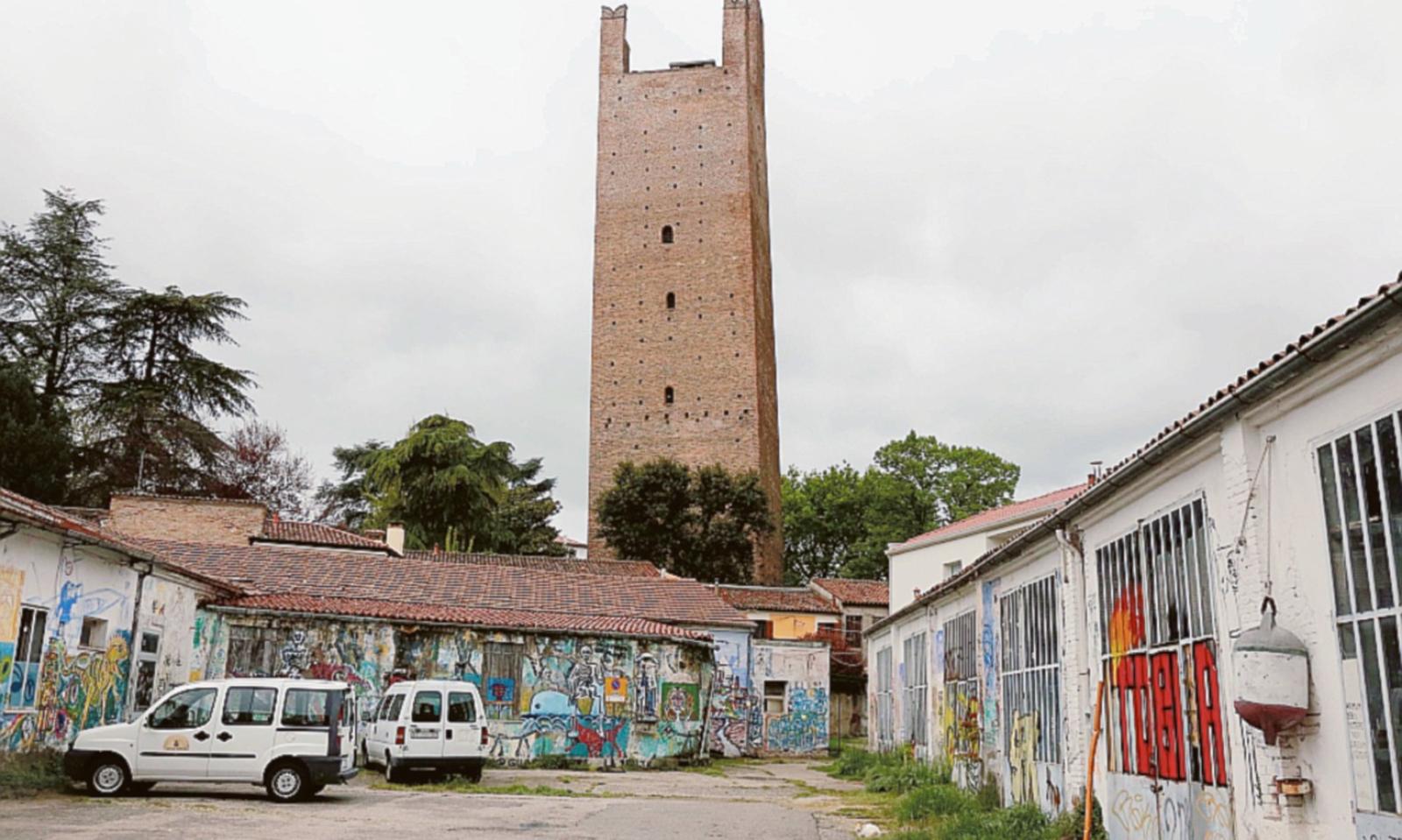 In via Donatoni una topaia