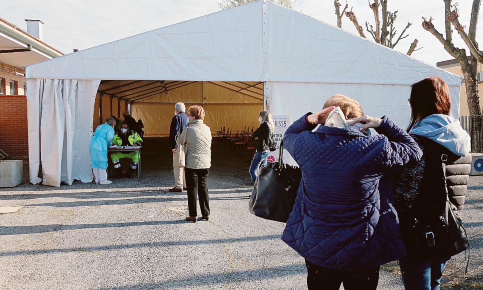 Vaccini, riprende la lotta al virus