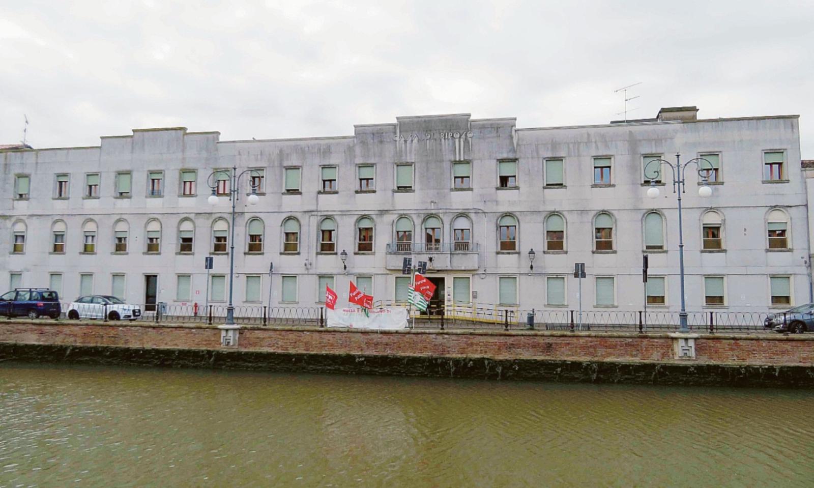 Vaccini, &ldquo;furbetti in Casa di riposo&rdquo;