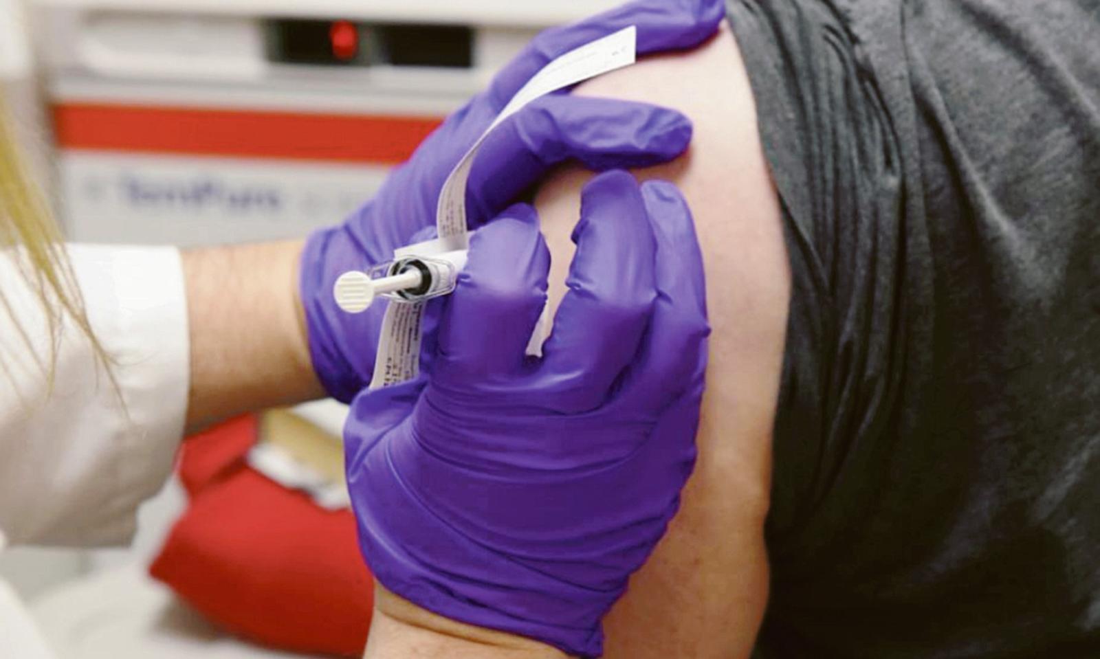 "Vaccino obbligatorio, no vax come evasori fiscali"